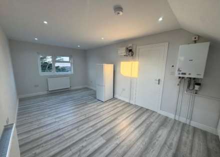 Tilehurst Road, Reading, Image 4