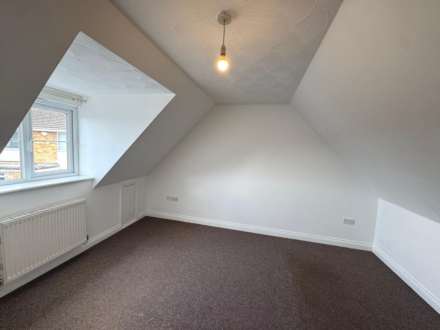 Royston Close, Reading, Image 10