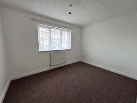Royston Close, Reading, Image 9