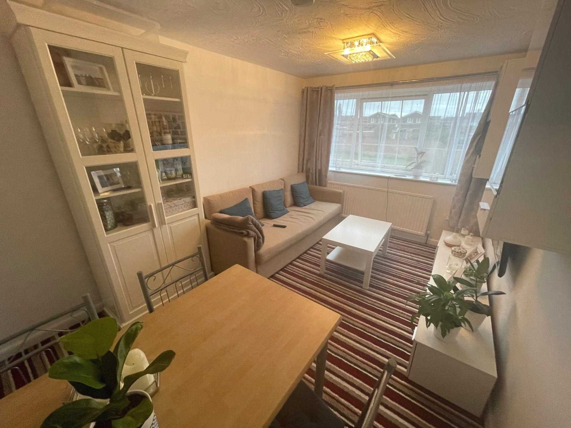 Savernake Close, Reading, Image 2