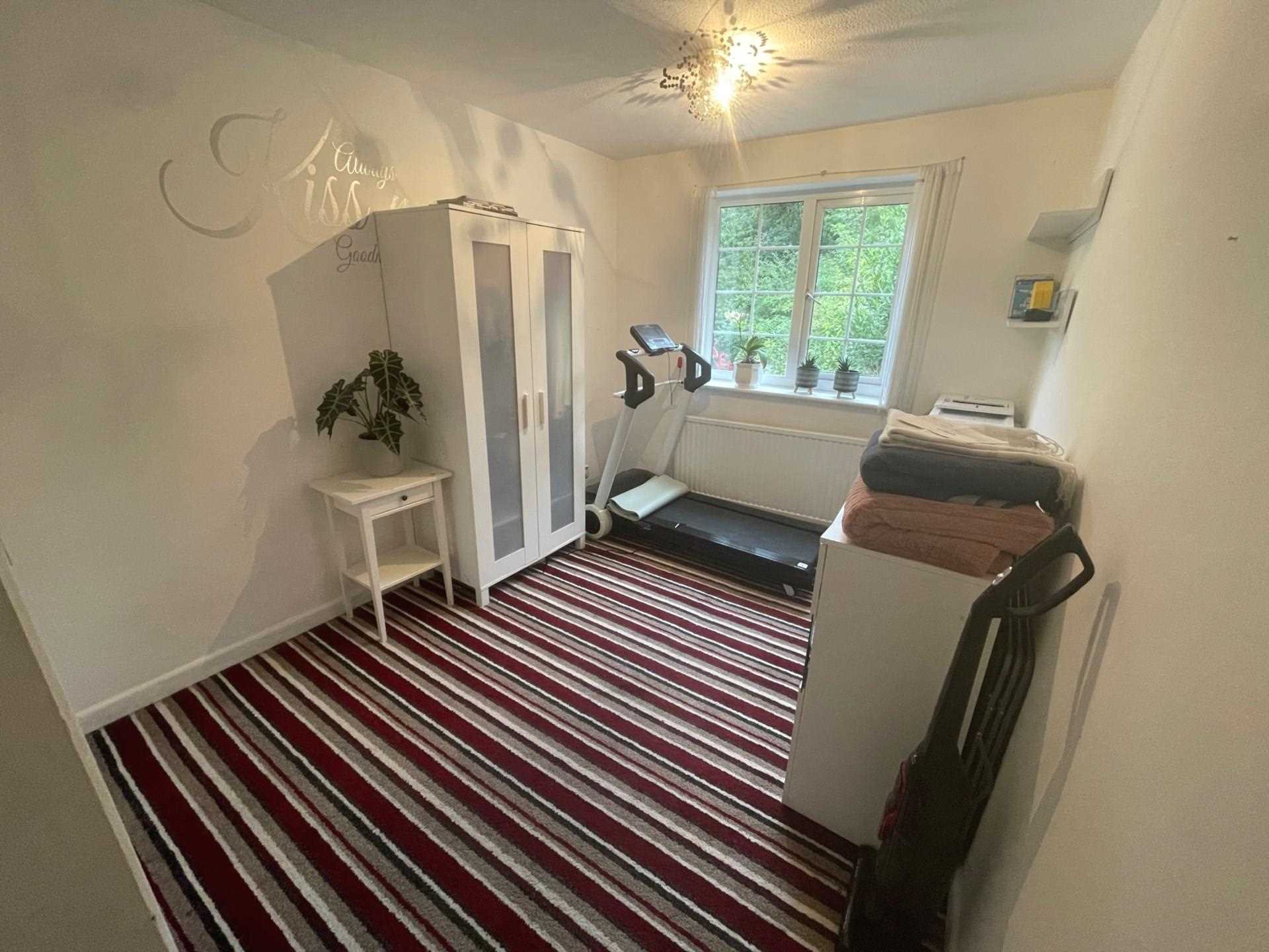 Savernake Close, Reading, Image 6