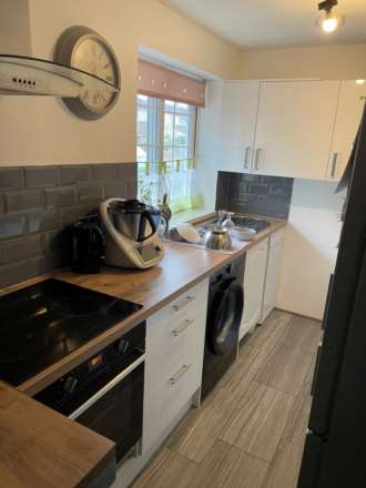 Savernake Close, Reading, Image 9