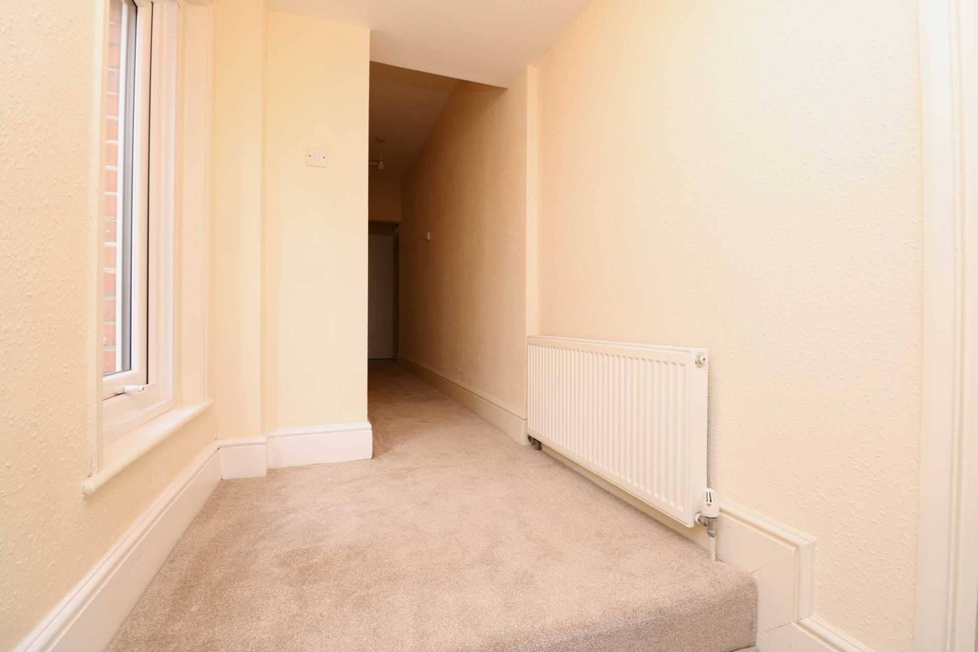 Basingstoke Road, Reading, Image 4