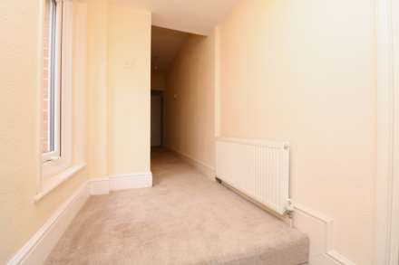 Basingstoke Road, Reading, Image 4