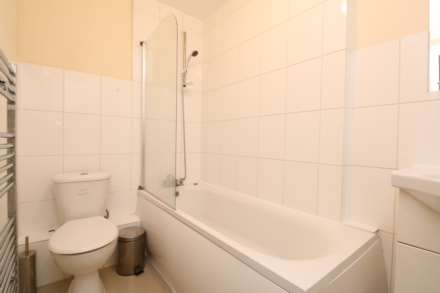 Basingstoke Road, Reading, Image 6