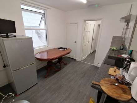 London Road, Reading, Image 7