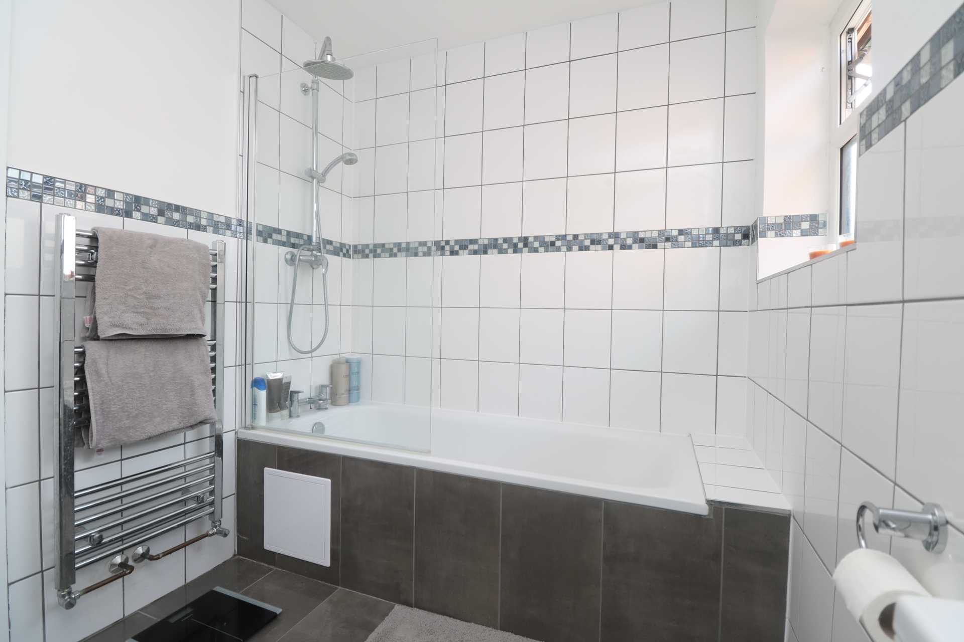 Basingstoke Road, Reading, Image 6