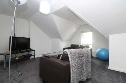 Basingstoke Road, Reading, Image 2