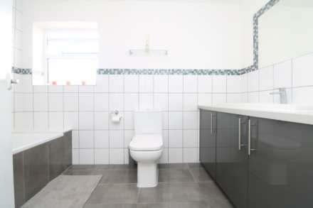 Basingstoke Road, Reading, Image 5