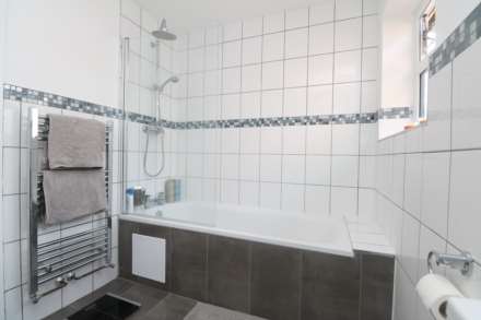 Basingstoke Road, Reading, Image 6