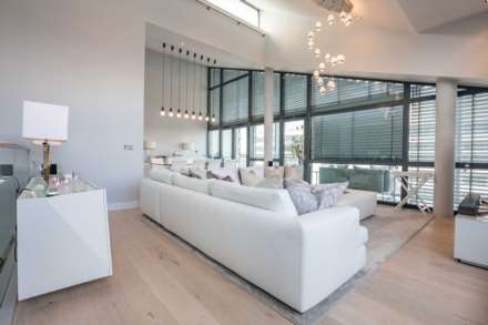 3 Bedroom Penthouse, NO1 Deansgate, Manchester