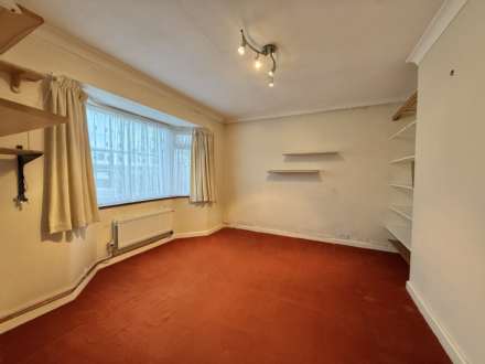 Bradstocks Way, Sutton Courtenay, Image 2