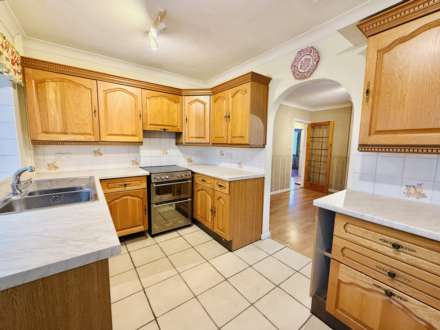 Bradstocks Way, Sutton Courtenay, Image 6