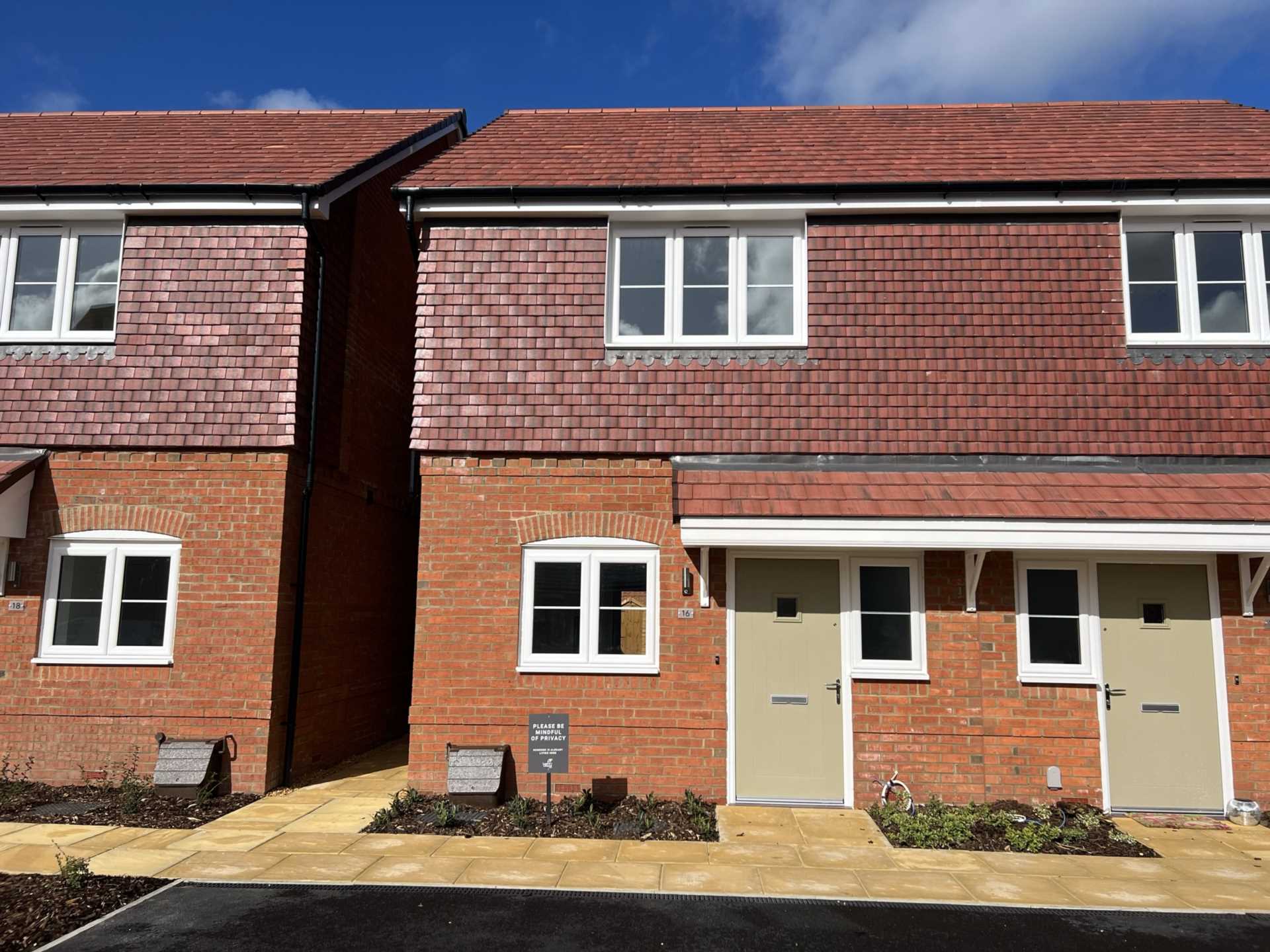 Foxcote Crescent, Didcot, Image 1