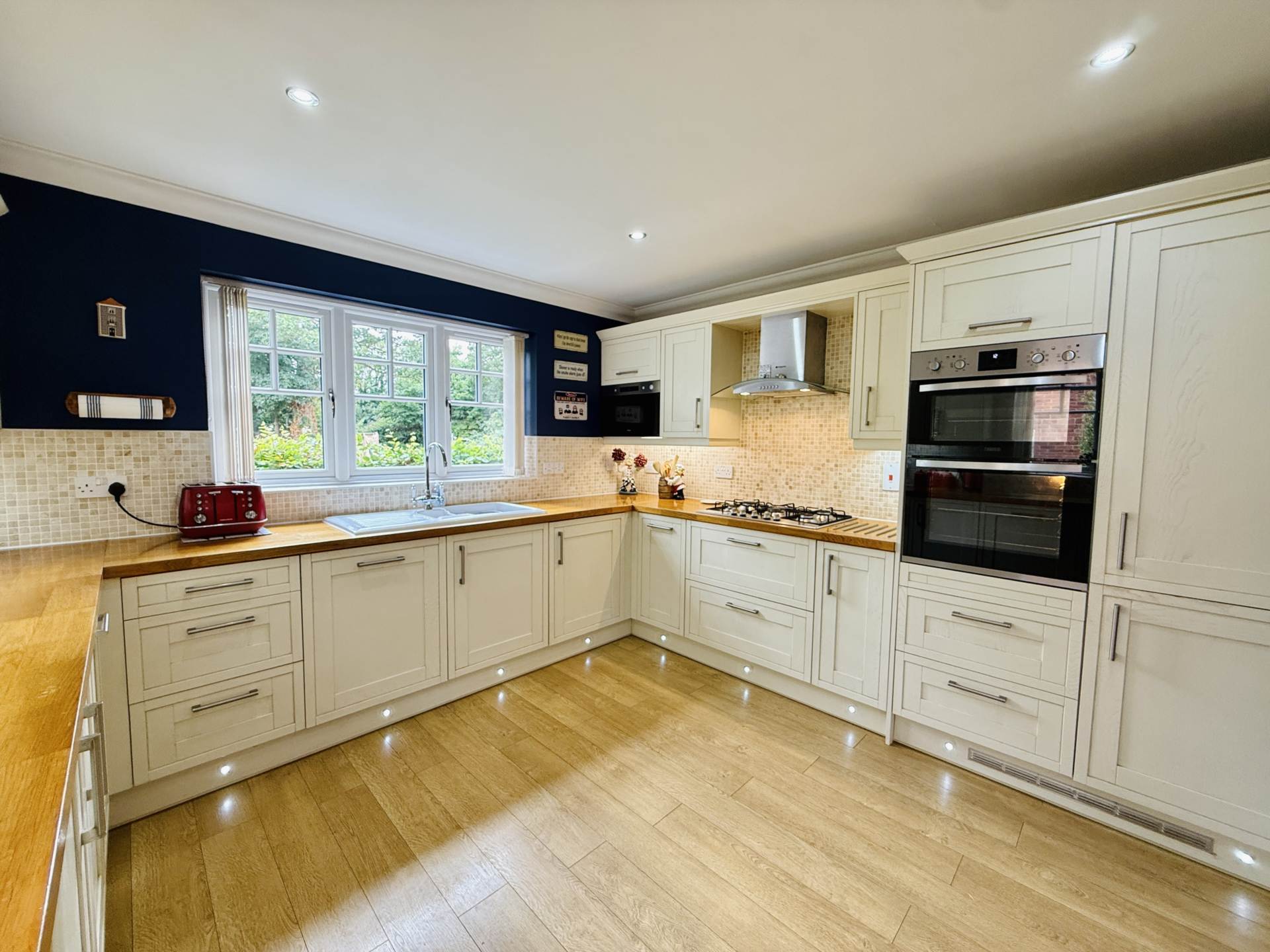 Saxon Court, Benson, Image 4