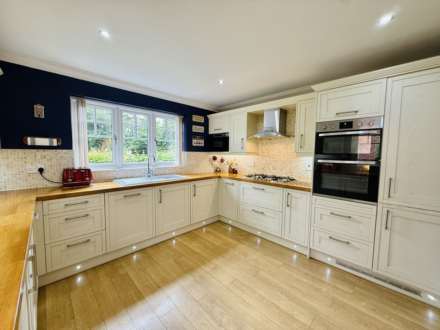Saxon Court, Benson, Image 4