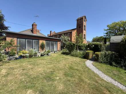 The Bungalow, Station Road, Image 18