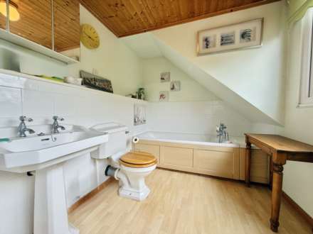 Bridle Path, Woodcote, Image 12