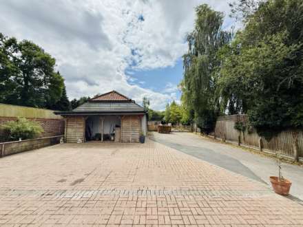 Bridle Path, Woodcote, Image 15