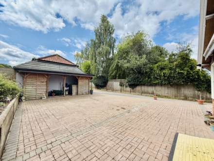 Bridle Path, Woodcote, Image 17
