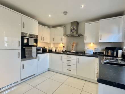 Yew Tree Crescent, Didcot, Image 2