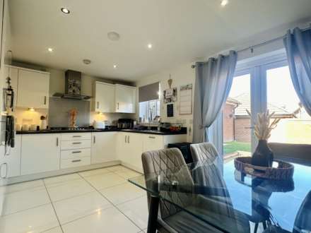 Yew Tree Crescent, Didcot, Image 6