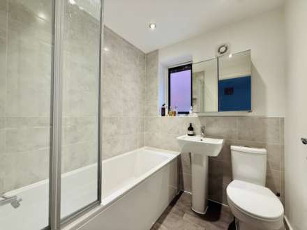 Roger Croft Drive, Thatcham, Image 10