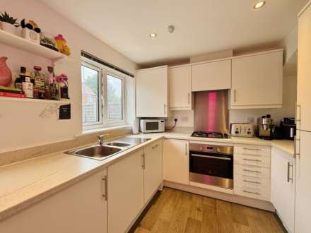 Roger Croft Drive, Thatcham, Image 2