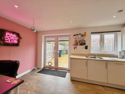 Roger Croft Drive, Thatcham, Image 4