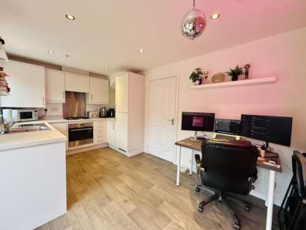 Roger Croft Drive, Thatcham, Image 5