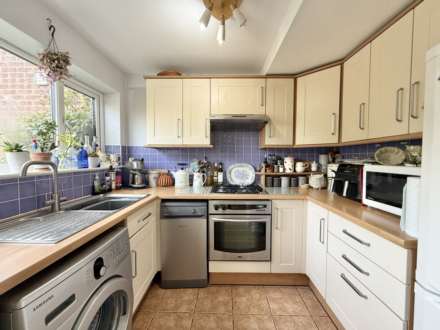 Queens Avenue, Oxfordshire, Image 2