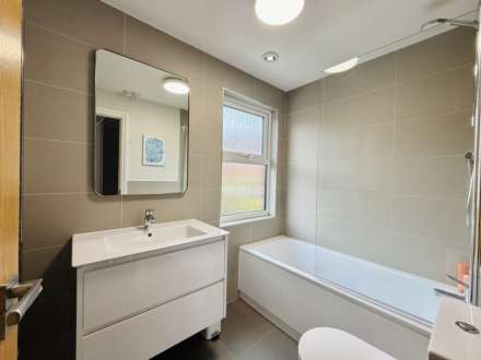 Nelson Close, Oxfordshire, Image 15