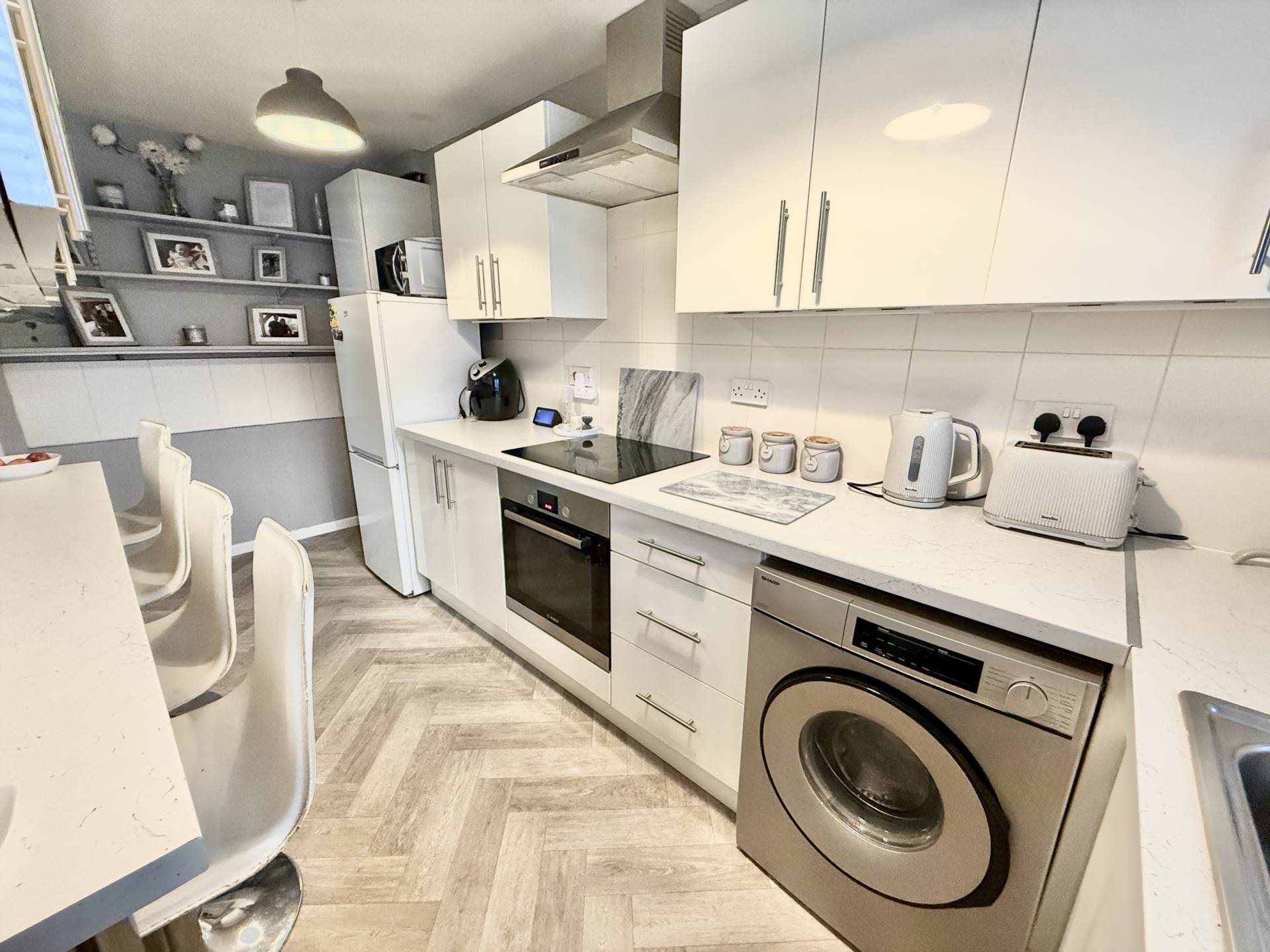 Windsor Close, Oxfordshire, Image 4