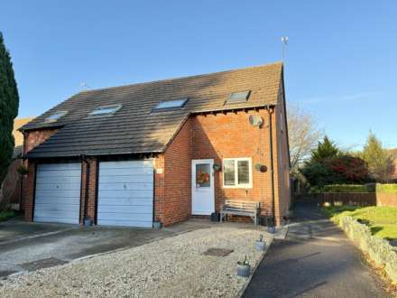 Windsor Close, Oxfordshire, Image 1