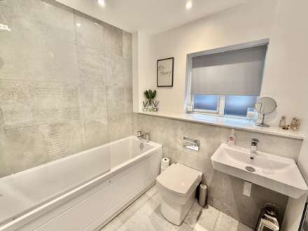 Windsor Close, Oxfordshire, Image 13