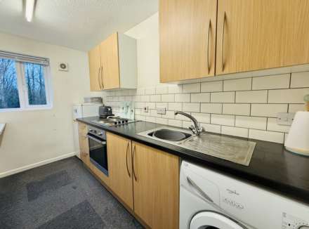 St. Hughs Rise, Didcot, Image 2