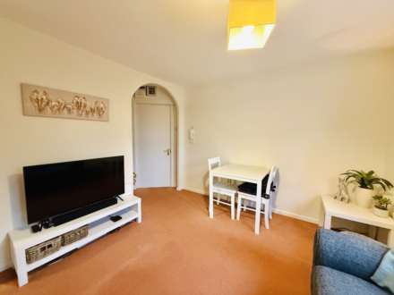 St. Hughs Rise, Didcot, Image 5