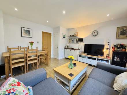 Magdalen Court, Didcot, Image 3