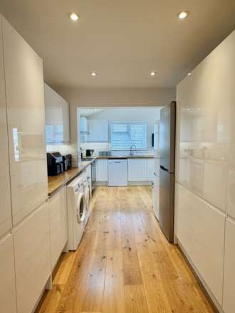 Cromwell Close, Chalgrove, Image 5