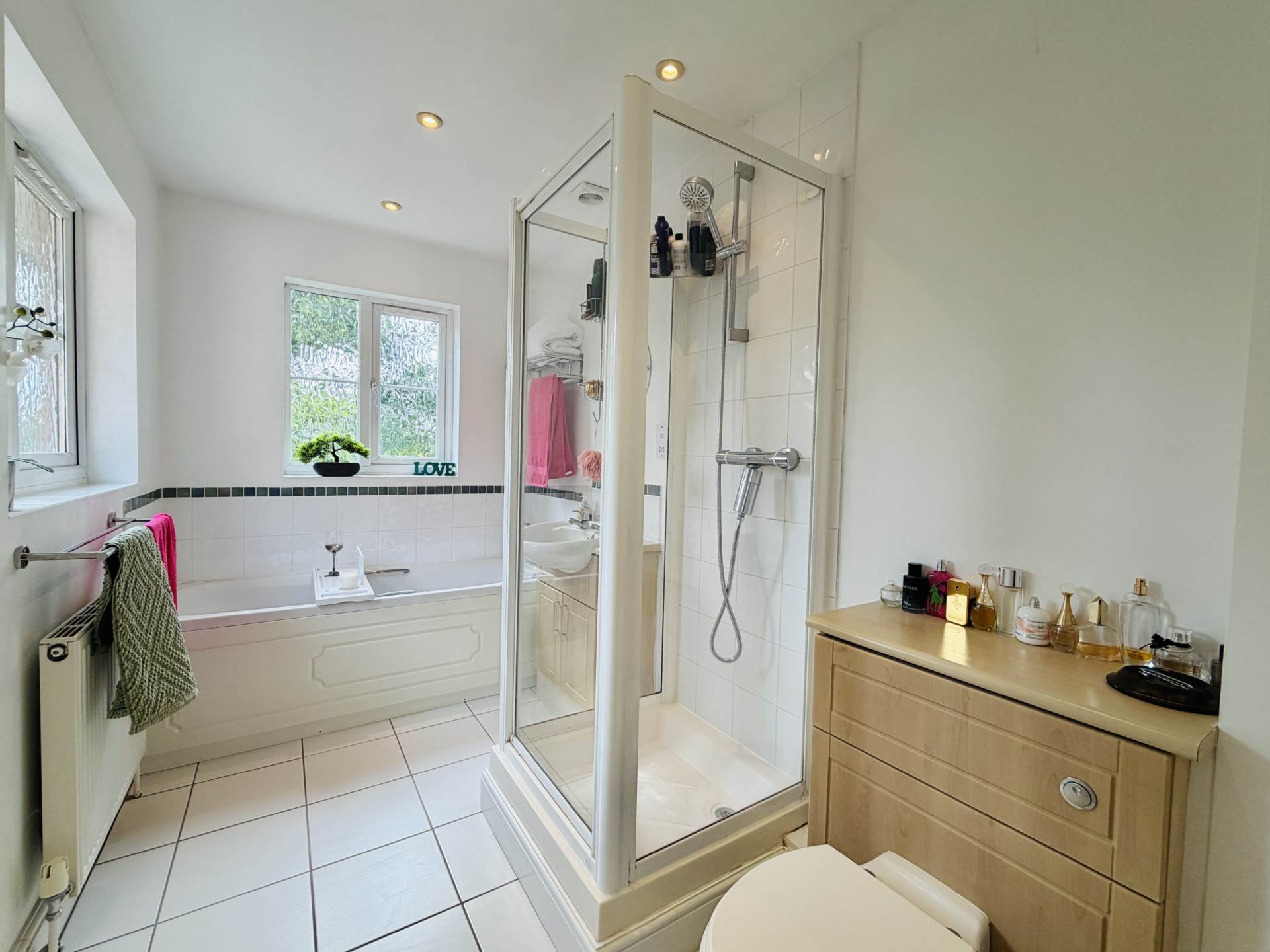 Summit House Close, Woodcote, Image 10