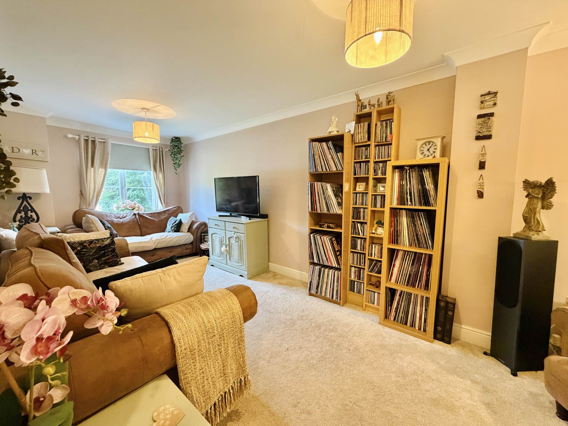 Summit House Close, Woodcote, Image 3