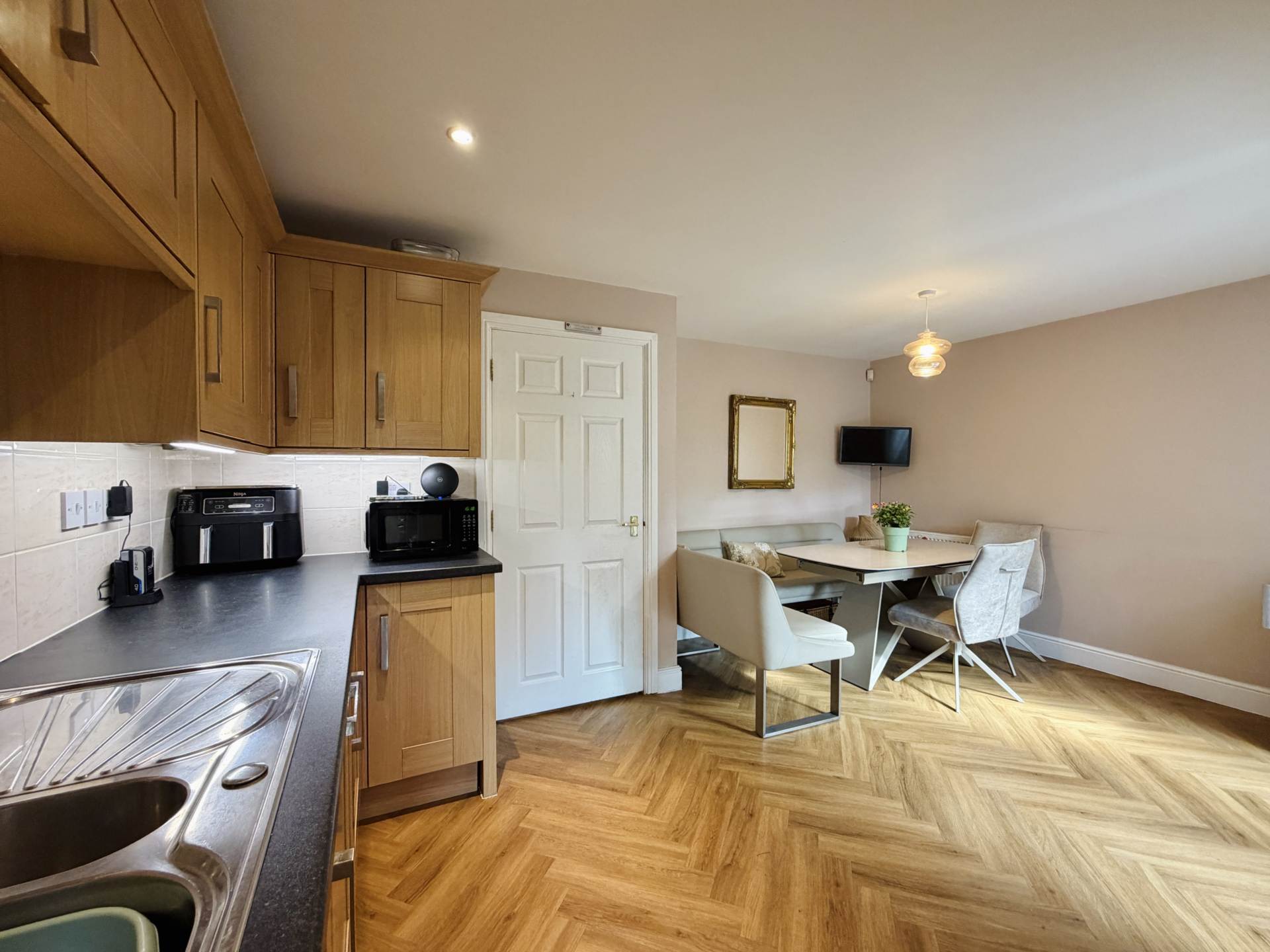 Summit House Close, Woodcote, Image 5