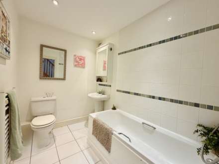 Summit House Close, Woodcote, Image 11