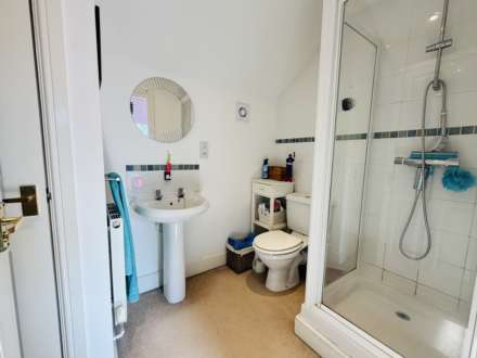 Summit House Close, Woodcote, Image 12
