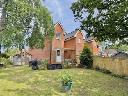 Summit House Close, Woodcote, Image 15