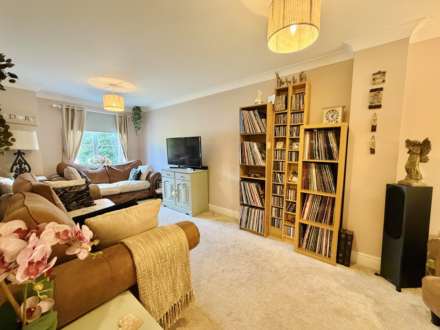 Summit House Close, Woodcote, Image 3