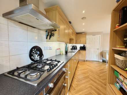 Summit House Close, Woodcote, Image 4