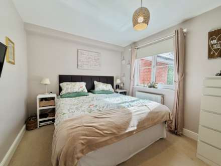 Summit House Close, Woodcote, Image 6