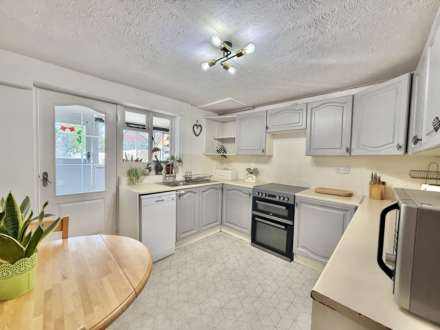 St Johns Road, Oxfordshire, Image 2
