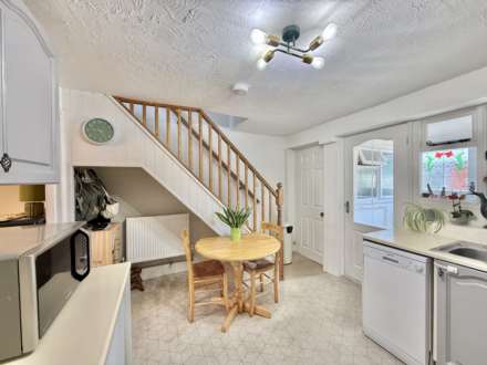 St Johns Road, Oxfordshire, Image 4